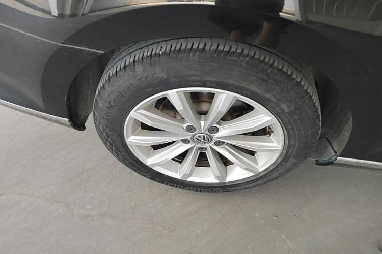 Used Volkswagen Magotan 2019 330TSI DSG Leading Model China VI Standard Right Rear Wheel Hub