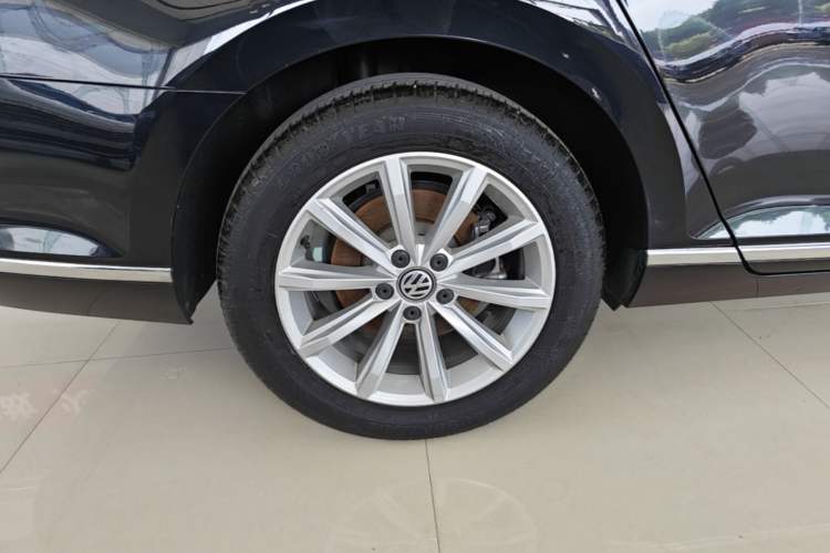 Used Volkswagen Magotan 2019 330TSI DSG Leading Edition China V Standard Right Rear Wheel Hub