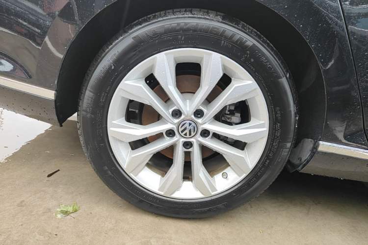 Used Volkswagen Magotan 2019 330TSI DSG Luxury Version China VI Standard Right Rear Wheel Hub