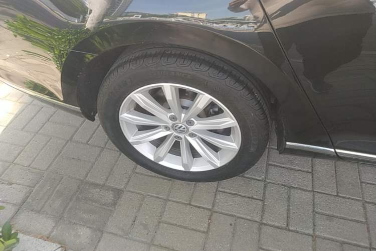 Used Volkswagen Magotan 2019 330TSI DSG Leading Edition China V Standard Right Rear Wheel Hub