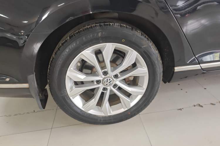 Used Volkswagen Magotan 2019 330TSI DSG Luxury Model China V Standard Right Rear Wheel Hub