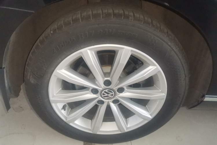 Used Volkswagen Magotan 2019 330TSI DSG Leading Model China VI Standard Right Rear Wheel Hub