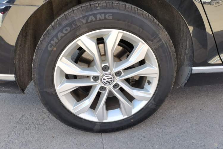 Used Volkswagen Magotan 2019 330TSI DSG Luxury Model China V Standard Right Rear Wheel Hub