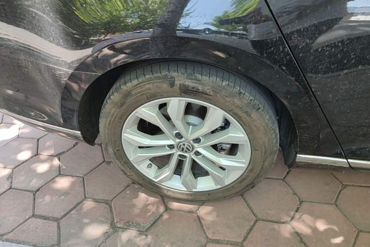 Used Volkswagen Magotan 2019 330TSI DSG Luxury Model China V Standard Right Rear Wheel Hub