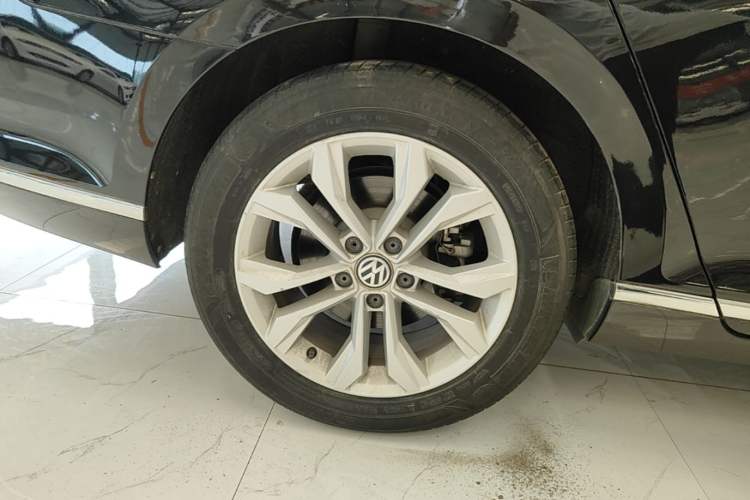 Used Volkswagen Magotan 2019 330TSI DSG Luxury Model China V Standard Right Rear Wheel Hub