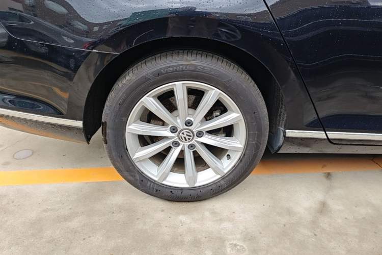 Used Volkswagen Magotan 2019 330TSI DSG Leading Model China VI Standard Right Rear Wheel Hub