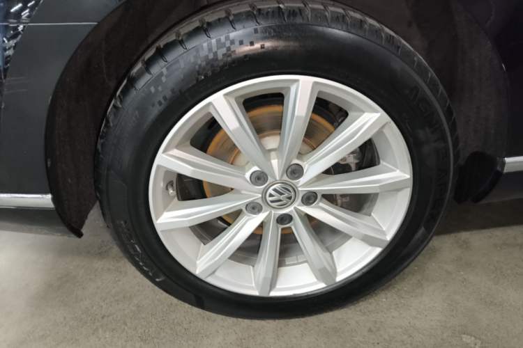 Used Volkswagen Magotan 2019 330TSI DSG Leading Model China VI Standard Right Rear Wheel Hub
