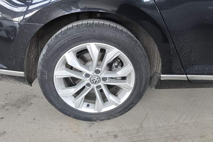 Used Volkswagen Magotan 2019 330TSI DSG Luxury Version China VI Standard Right Rear Wheel Hub