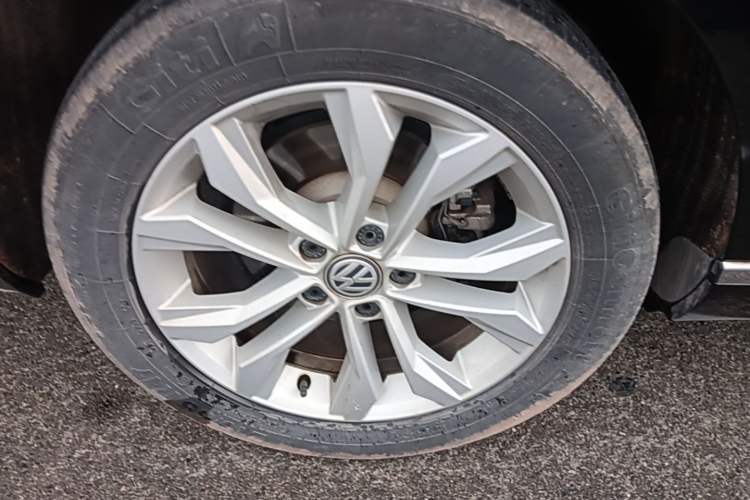 Used Volkswagen Magotan 2019 330TSI DSG Luxury Model China V Standard Right Rear Wheel Hub