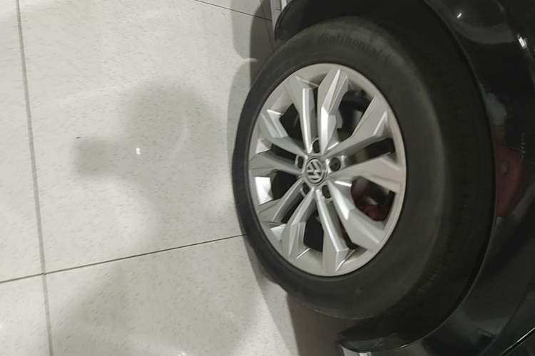 Used Volkswagen Magotan 2019 330TSI DSG Luxury Version China VI Standard Right Rear Wheel Hub