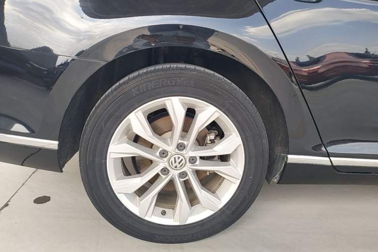 Used Volkswagen Magotan 2019 330TSI DSG Luxury Model China V Standard Right Rear Wheel Hub