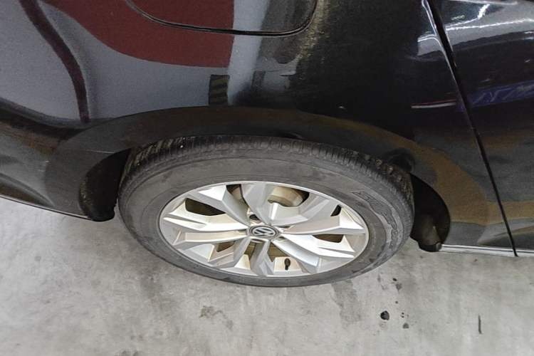 Used Volkswagen Magotan 2019 330TSI DSG Luxury Version China VI Standard Right Rear Wheel Hub