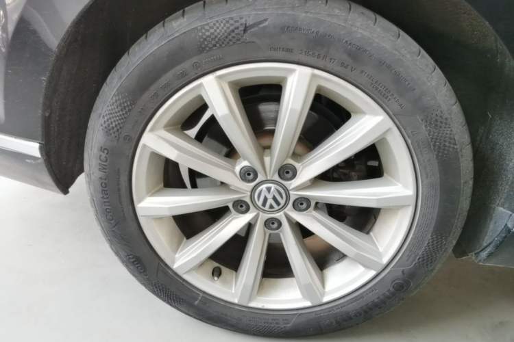 Used Volkswagen Magotan 2019 330TSI DSG Leading Model China VI Standard Right Rear Wheel Hub