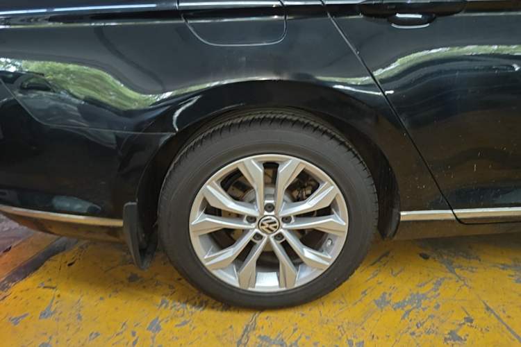Used Volkswagen Magotan 2019 330TSI DSG Luxury Model China V Standard Right Rear Wheel Hub