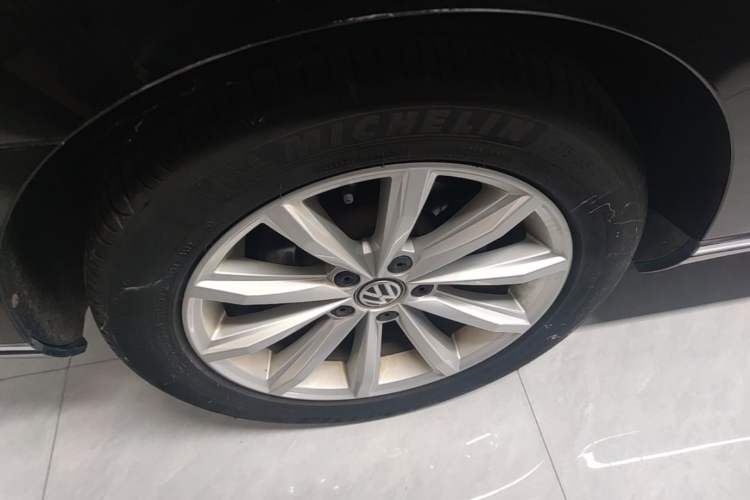 Used Volkswagen Magotan 2019 330TSI DSG Leading Model China VI Standard Right Rear Wheel Hub