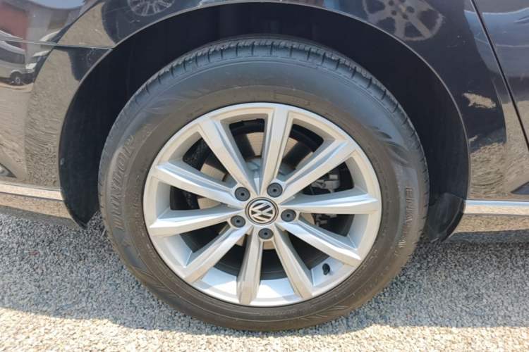 Used Volkswagen Magotan 2019 330TSI DSG Leading Model China VI Standard Right Rear Wheel Hub