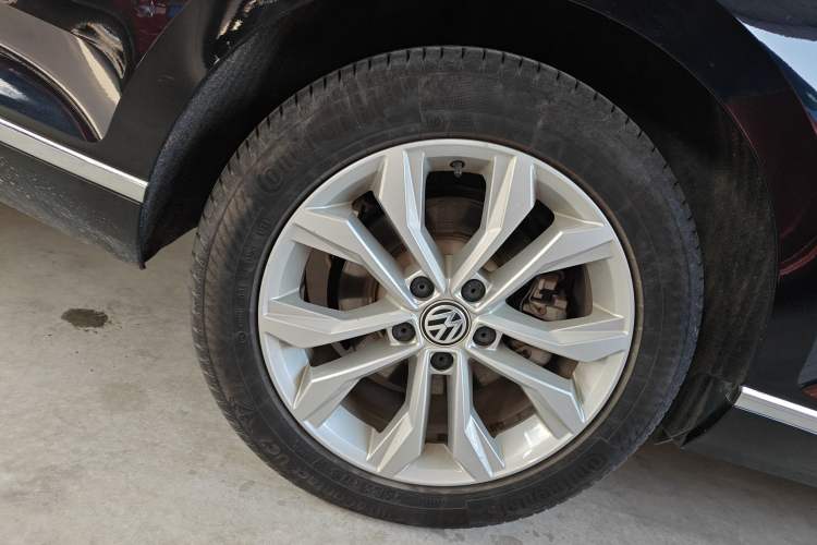 Used Volkswagen Magotan 2019 330TSI DSG Luxury Version China VI Standard Right Rear Wheel Hub