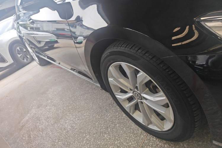 Used Volkswagen Magotan 2019 330TSI DSG Luxury Model China V Standard Right Side Sill