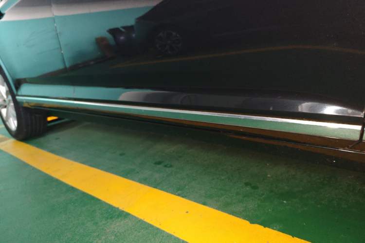 Used Volkswagen Magotan 2019 330TSI DSG Luxury Version China VI Standard Right Side Sill