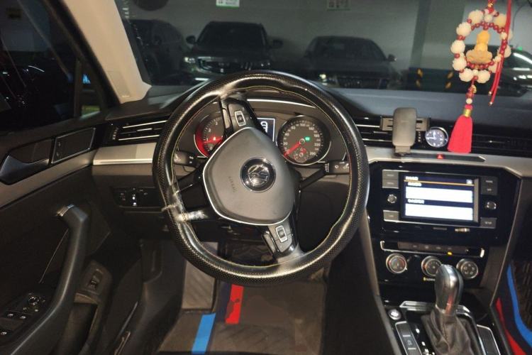 Used Volkswagen Magotan 2019 330TSI DSG Leading Model China VI Standard Steering Wheel
