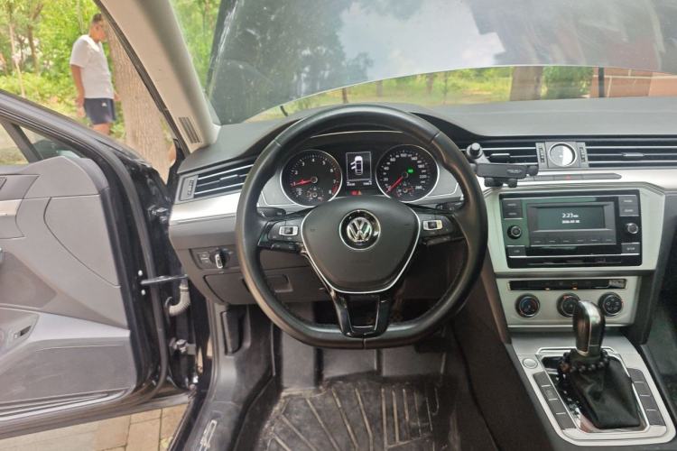 Used Volkswagen Magotan 2019 280TSI DSG Comfort Model China VI Standard Steering Wheel