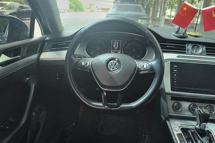 Used Volkswagen Magotan 2019 280TSI DSG Comfort Model China VI Standard Steering Wheel