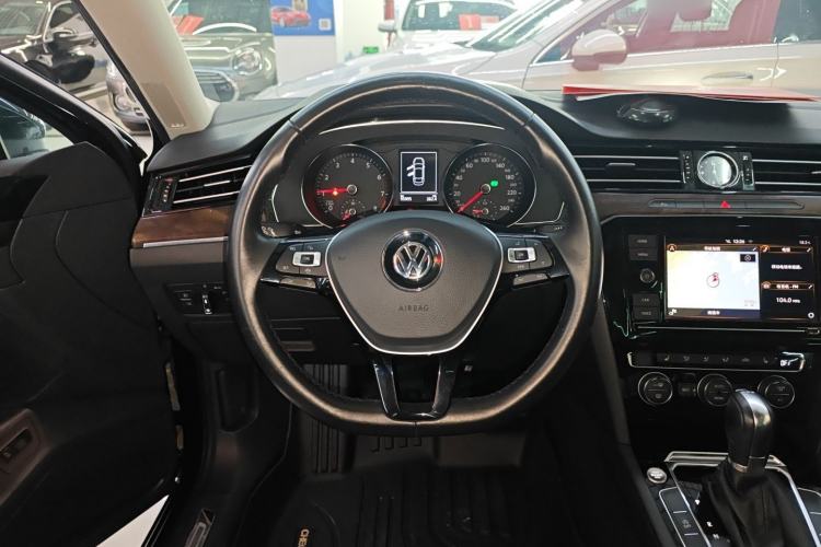 Used Volkswagen Magotan 2019 330TSI DSG Luxury Version China VI Standard Steering Wheel