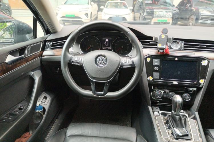 Used Volkswagen Magotan 2019 330TSI DSG Luxury Version China VI Standard Steering Wheel