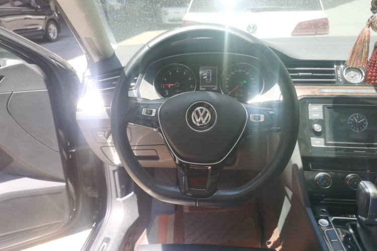 Used Volkswagen Magotan 2019 330TSI DSG Leading Model China VI Standard Steering Wheel