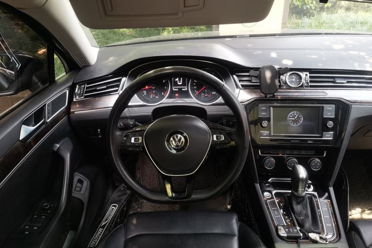 Used Volkswagen Magotan 2019 330TSI DSG Leading Model China VI Standard Steering Wheel