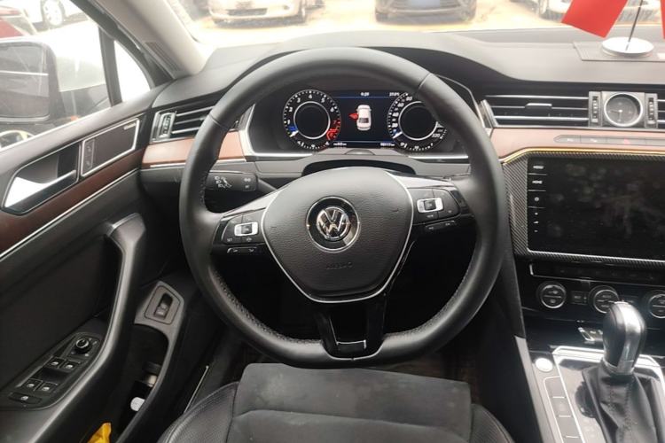 Used Volkswagen Magotan 2019 380TSI DSG Prestige Model China V Standard Steering Wheel