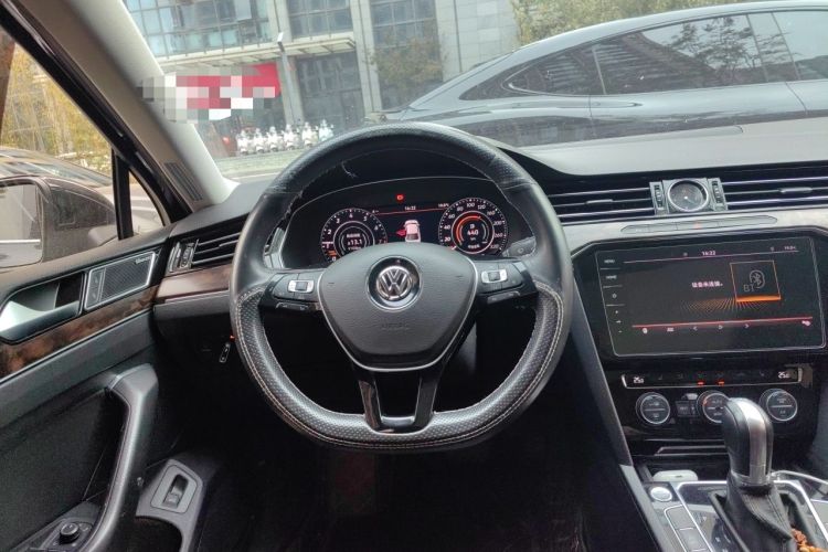 Used Volkswagen Magotan 2019 330TSI DSG Luxury Version China VI Standard Steering Wheel