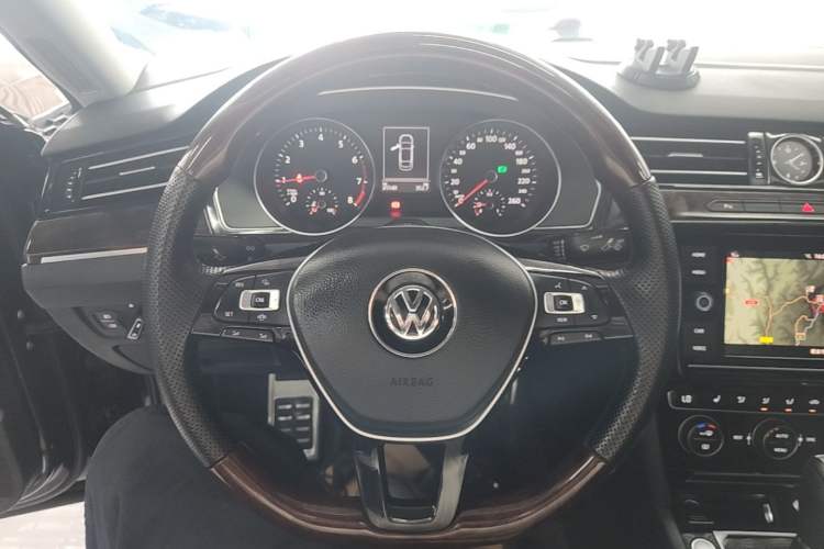 Used Volkswagen Magotan 2019 330TSI DSG Luxury Model China V Standard Steering Wheel