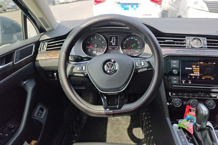 Used Volkswagen Magotan 2019 330TSI DSG Luxury Version China VI Standard Steering Wheel