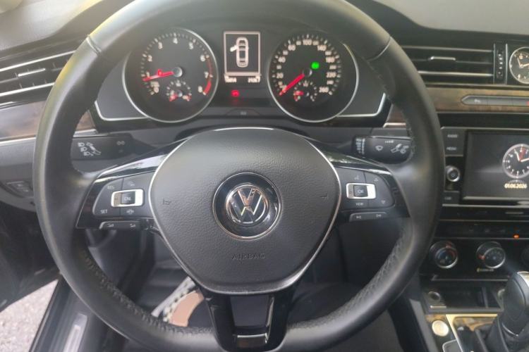 Used Volkswagen Magotan 2019 330TSI DSG Leading Model China VI Standard Steering Wheel