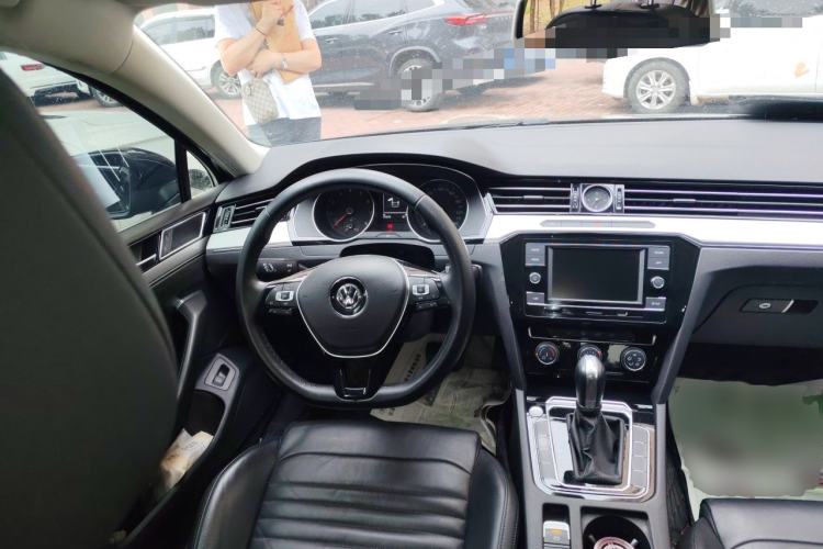 Used Volkswagen Magotan 2019 330TSI DSG Leading Model China VI Standard Steering Wheel