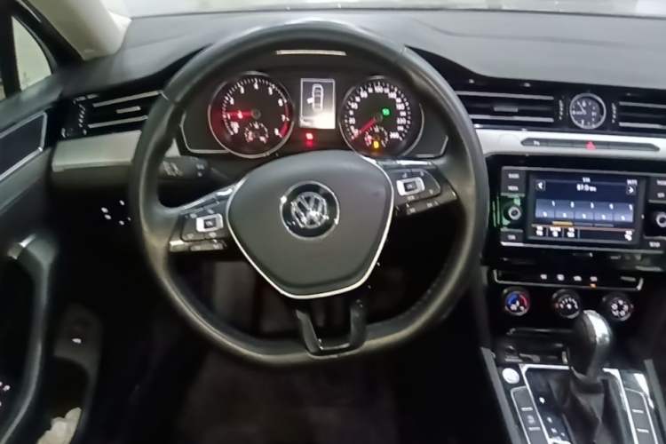 Used Volkswagen Magotan 2019 330TSI DSG Leading Edition China V Standard Steering Wheel