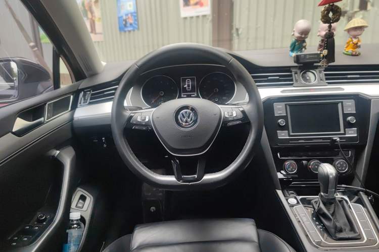 Used Volkswagen Magotan 2019 330TSI DSG Leading Edition China V Standard Steering Wheel