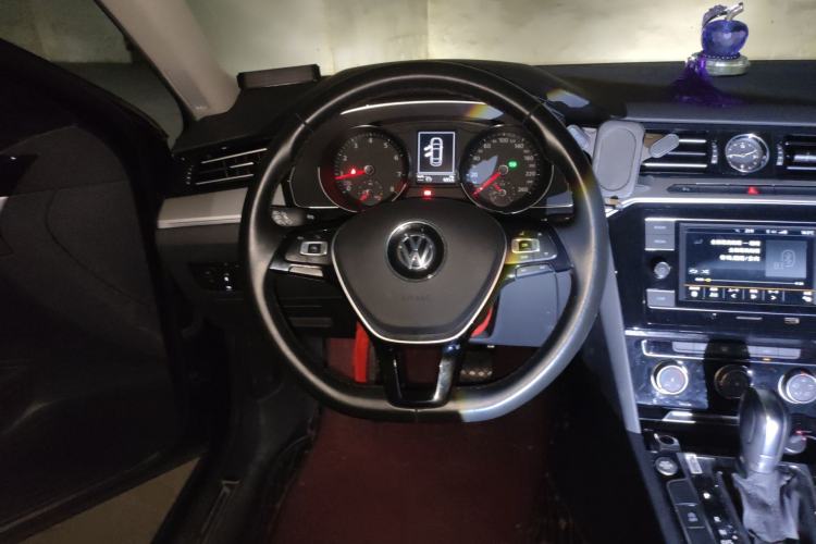Used Volkswagen Magotan 2019 330TSI DSG Leading Edition China V Standard Steering Wheel