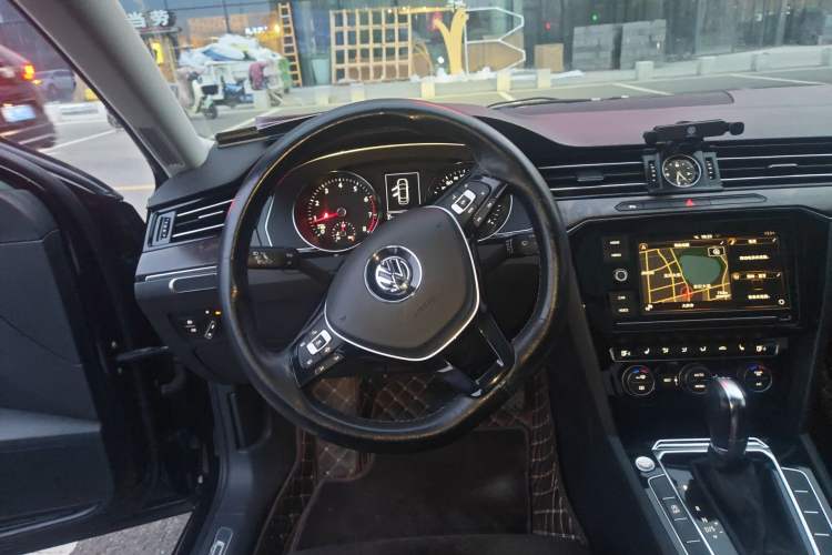 Used Volkswagen Magotan 2019 330TSI DSG Luxury Model China V Standard Steering Wheel