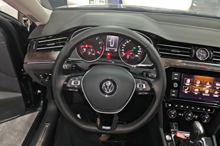 Used Volkswagen Magotan 2019 330TSI DSG Luxury Model China V Standard Steering Wheel