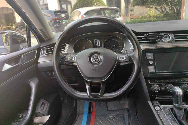 Used Volkswagen Magotan 2019 330TSI DSG Luxury Version China VI Standard Steering Wheel
