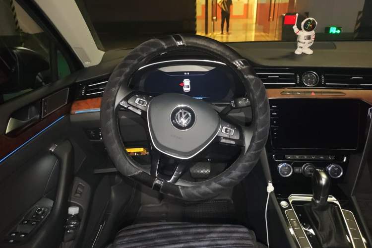 Used Volkswagen Magotan 2019 330TSI DSG Luxury Model China V Standard Steering Wheel