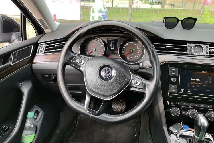 Used Volkswagen Magotan 2019 330TSI DSG Luxury Model China V Standard Steering Wheel