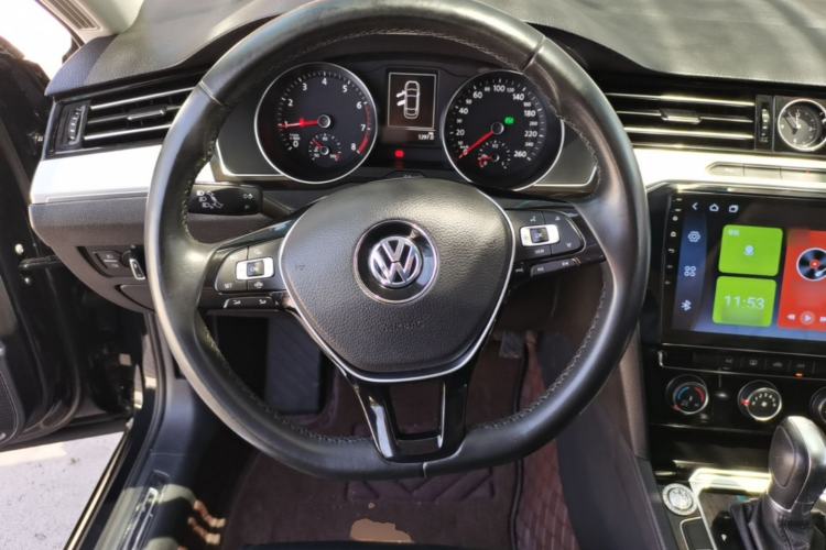 Used Volkswagen Magotan 2019 330TSI DSG Leading Edition China V Standard Steering Wheel