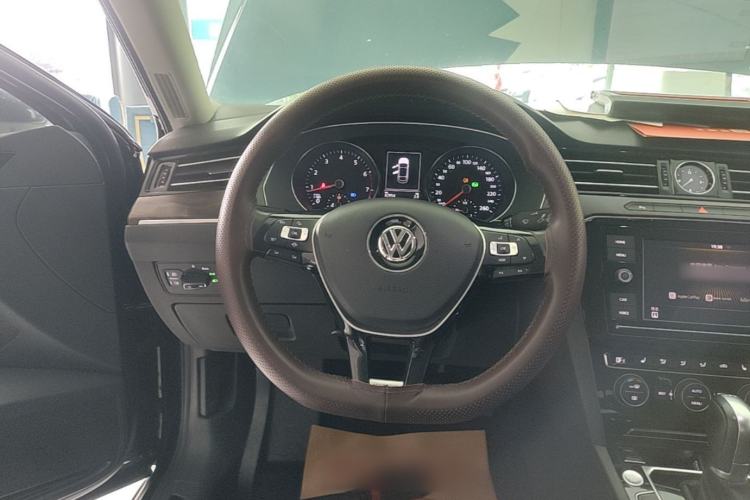Used Volkswagen Magotan 2019 330TSI DSG Luxury Model China V Standard Steering Wheel