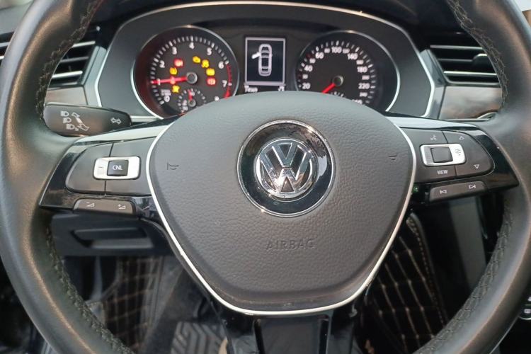 Used Volkswagen Magotan 2019 330TSI DSG Luxury Version China VI Standard Steering Wheel