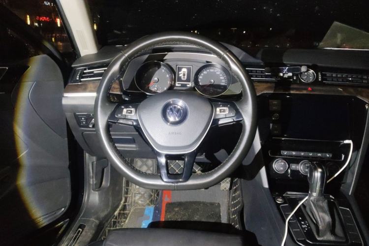 Used Volkswagen Magotan 2019 330TSI DSG Luxury Model China V Standard Steering Wheel