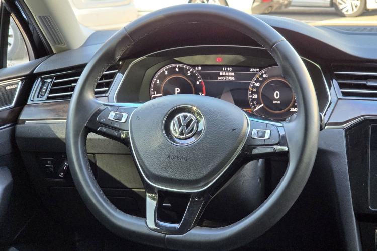 Used Volkswagen Magotan 2019 330TSI DSG Luxury Model China V Standard Steering Wheel