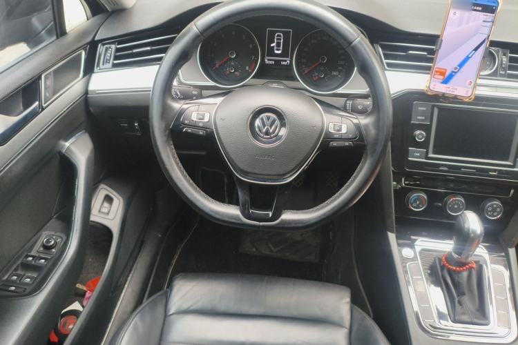Used Volkswagen Magotan 2019 330TSI DSG Leading Edition China V Standard Steering Wheel